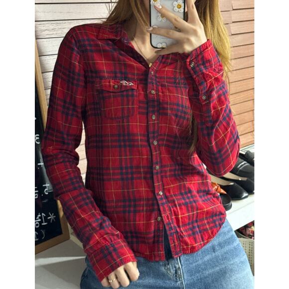 Hollister Women’s Shirt Red Blue Plaid Flannel Button Up Long Sleeve Logo Large - Picture 1 of 9